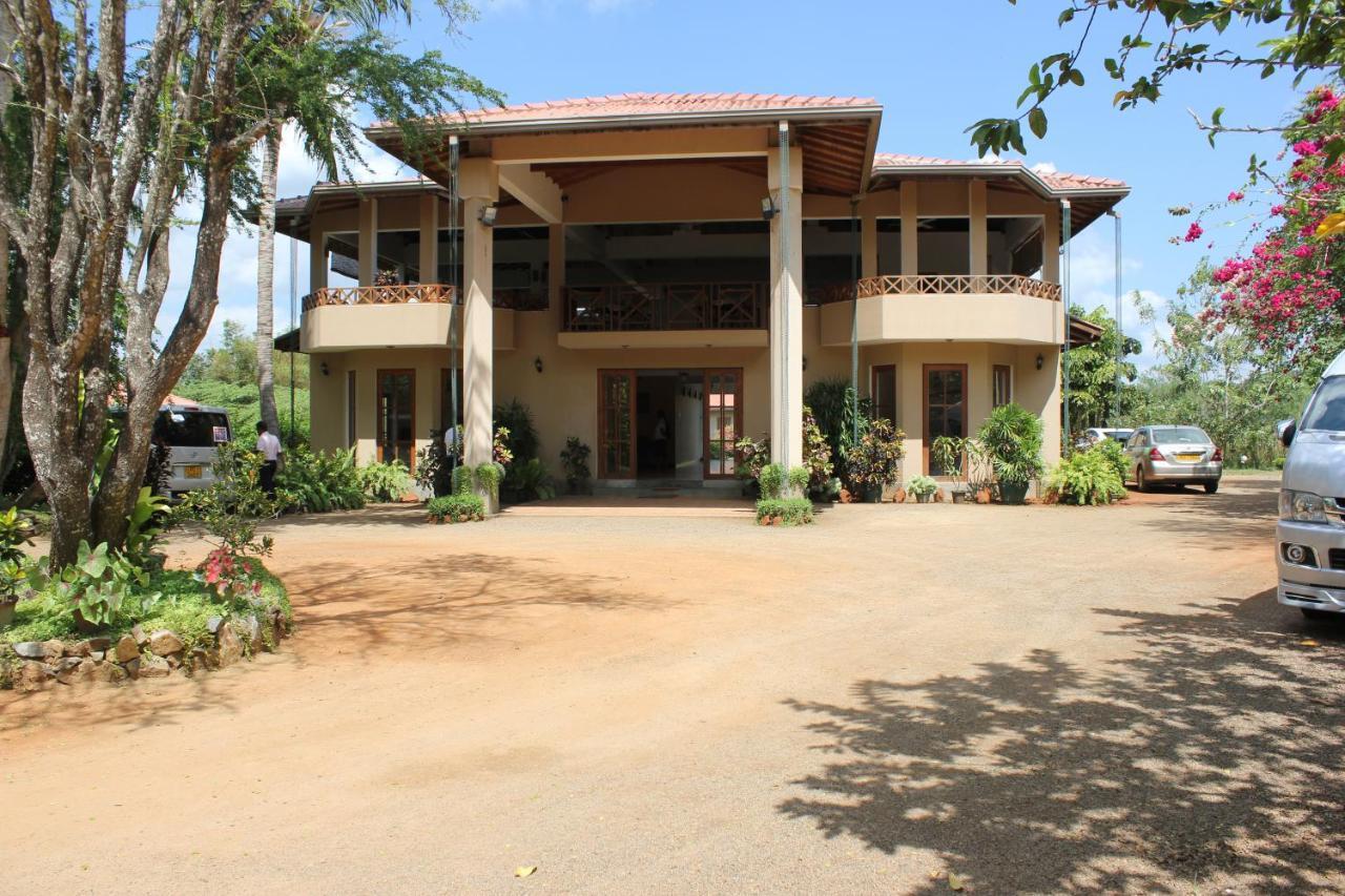 Hibiscus Garden Hotel Tissamaharama Exterior foto