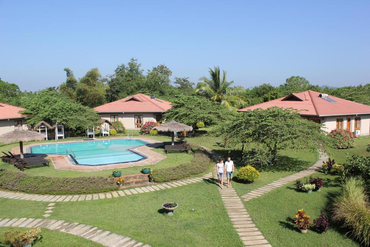 Hibiscus Garden Hotel Tissamaharama Exterior foto